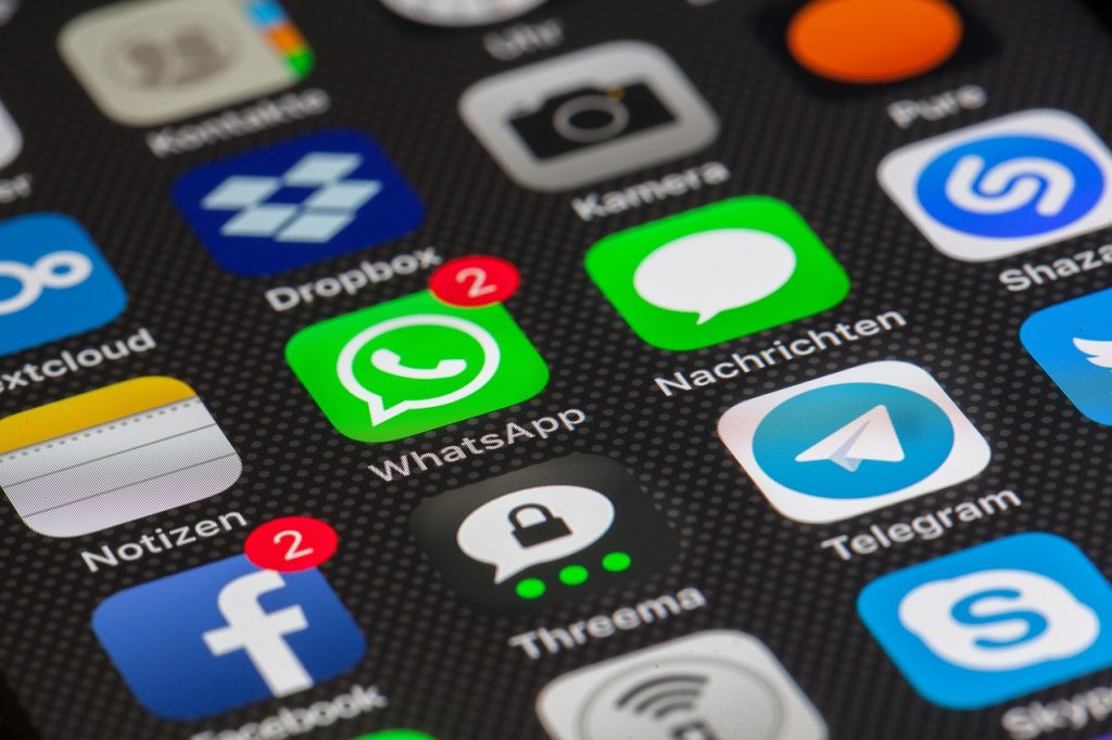 How to Use AI to Write Emails, Texts, and Social Media Posts Fast (2025 Guide)